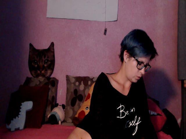 Live sex webcam photo for IamMiky #252313433