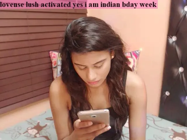 Live sex webcam photo for PARADISEQEEN #254674576