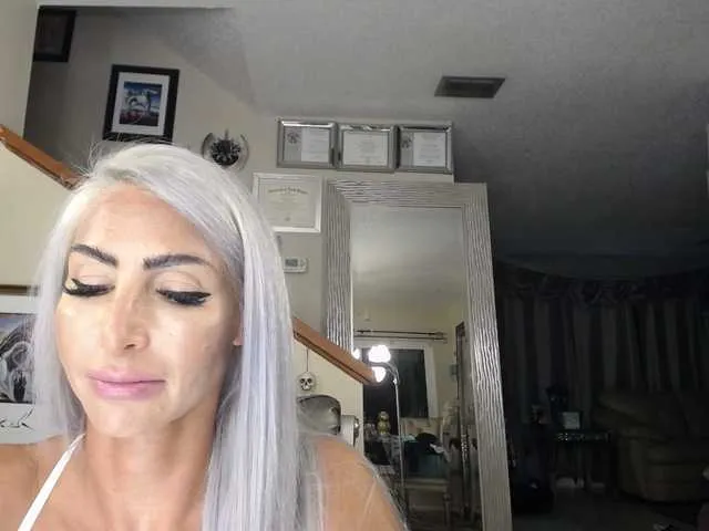 Live sex webcam photo for adrianna_fox #287953098