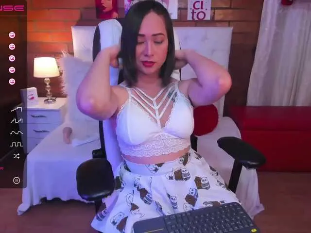Live sex webcam photo for Tinadirosso #265377379