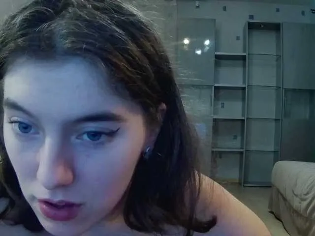 Live sex webcam photo for CassySweetKit #241102072