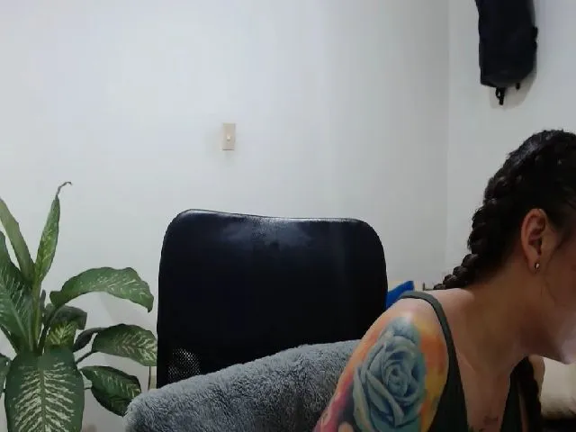 Live sex webcam photo for Avaa22_ #252705748