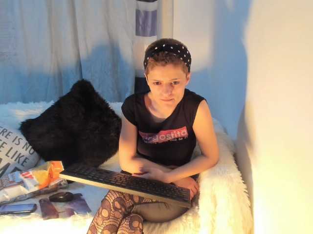 Live sex webcam photo for EllaRose29 #240996650