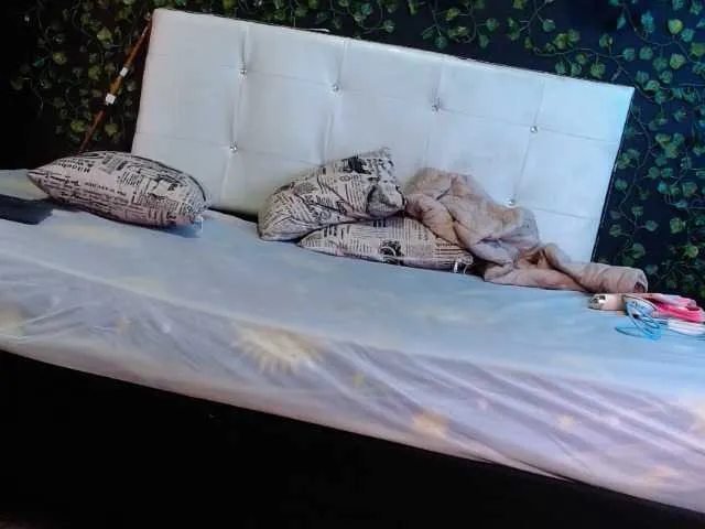 Live sex webcam photo for adri14-1 #241388049