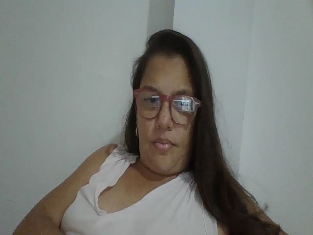 Live sex webcam photo for SweetLola01 #262544585