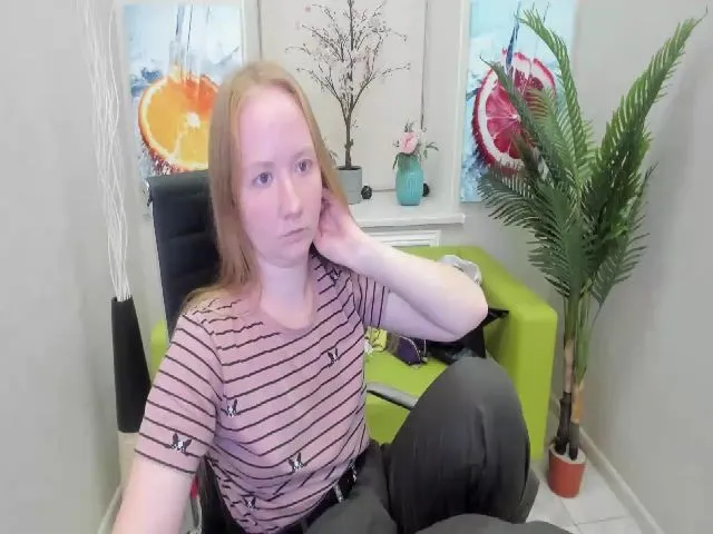 Live sex webcam photo for StunningKelly #255870700
