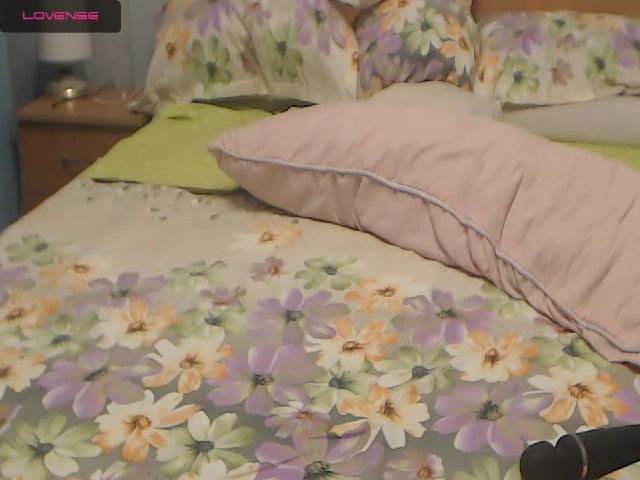 Live sex webcam photo for hot_andrada43 #254600931