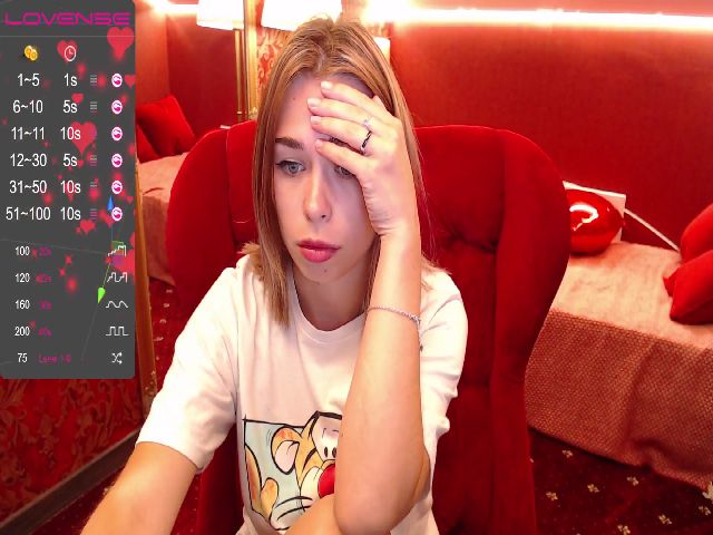 Live sex webcam photo for MeowGirll #261978073