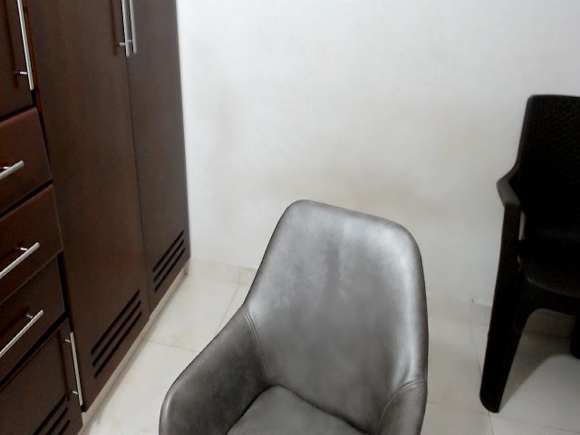 Live sex webcam photo for Angelina323 #261693814