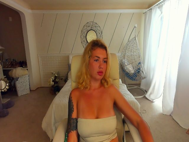 Live sex webcam photo for ArielAniston #254395889