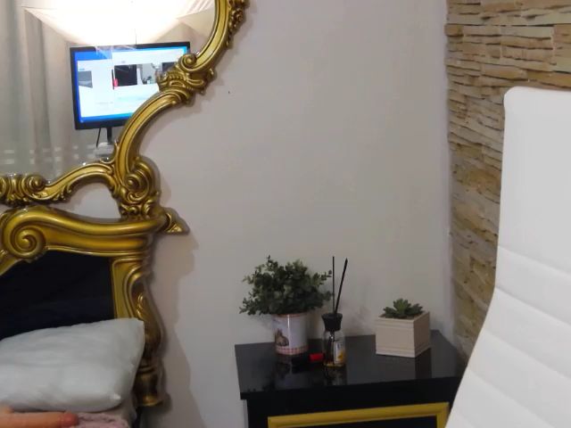 Live sex webcam photo for MissElisabeth #264605805