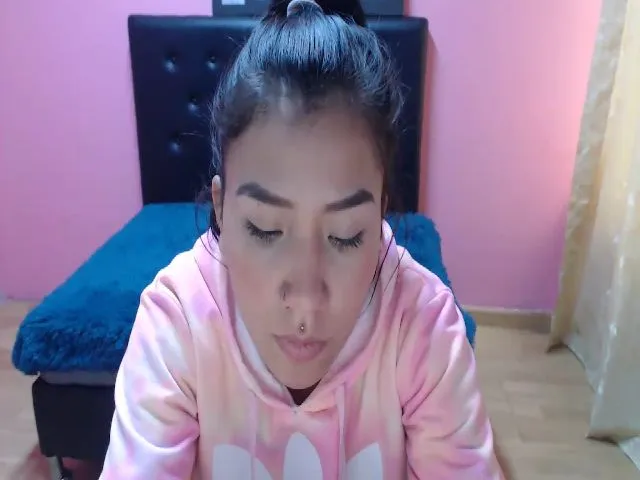 Live sex webcam photo for Emmaafox #255442272