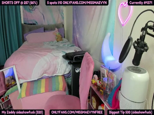 Live sex webcam photo for MissMaevyn #263438685