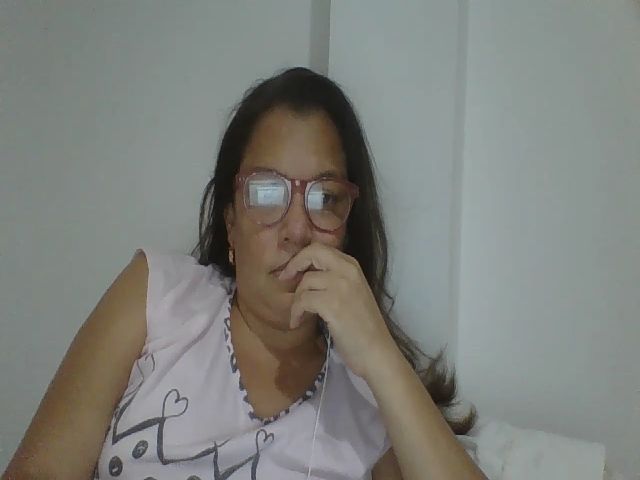 Live sex webcam photo for SweetLola01 #253990379