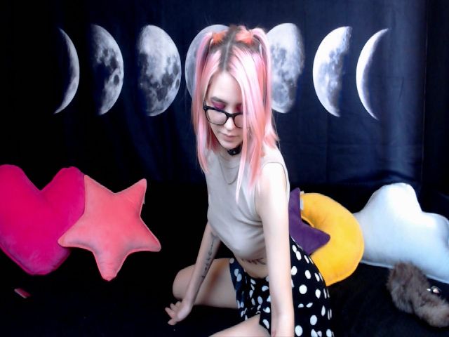 Live sex webcam photo for Lovelymiracle #254800863