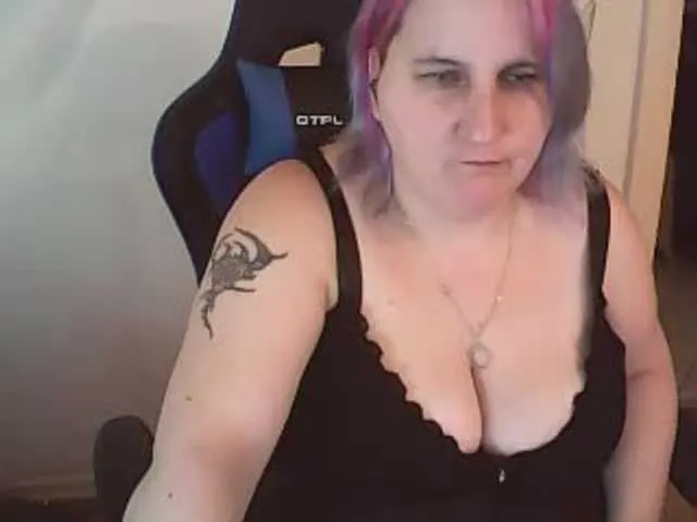Live sex webcam photo for DrachenLady39 #240925796