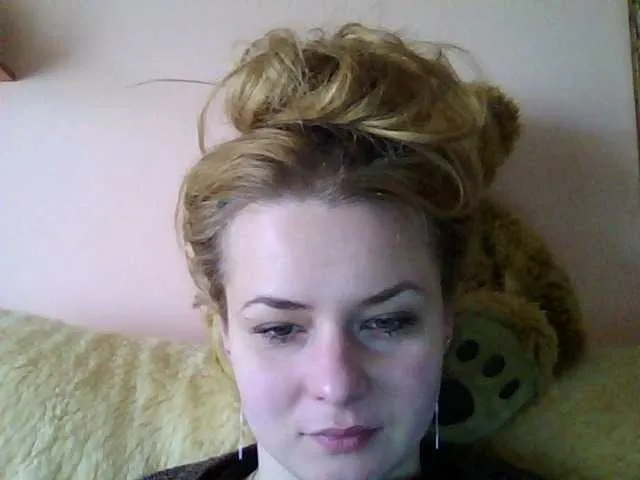 Live sex webcam photo for HollyPretty #241386561