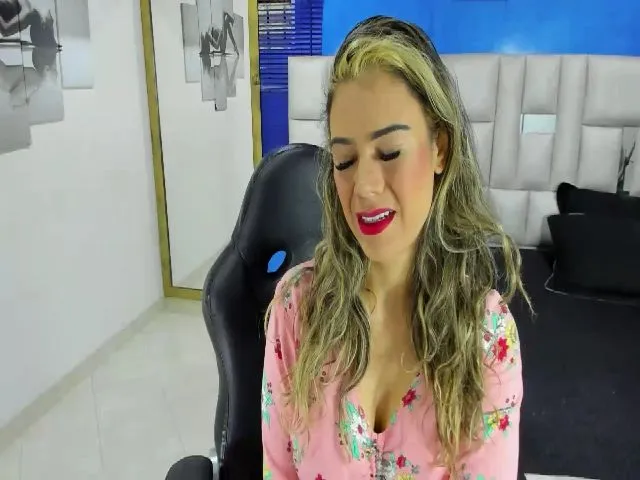 Live sex webcam photo for Msssofia_ #263075576