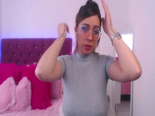 Live sex webcam photo for SamPuckett #264355841