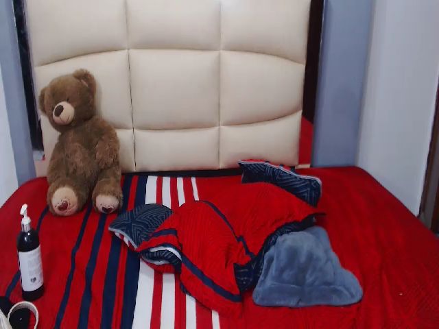 Live sex webcam photo for SluttyAnny #254102443