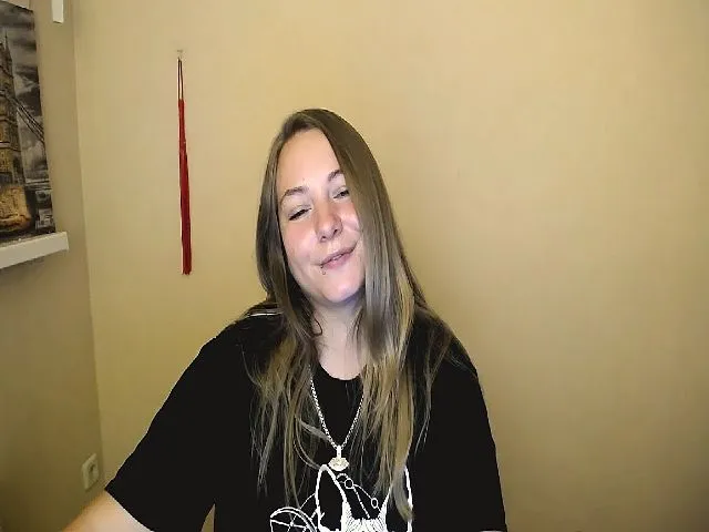 Live sex webcam photo for StellaJ_ #258904361