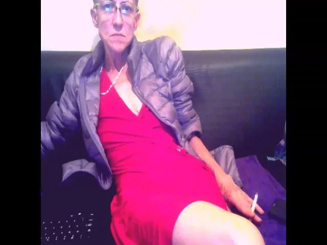 Live sex webcam photo for Sexygeny #253992095