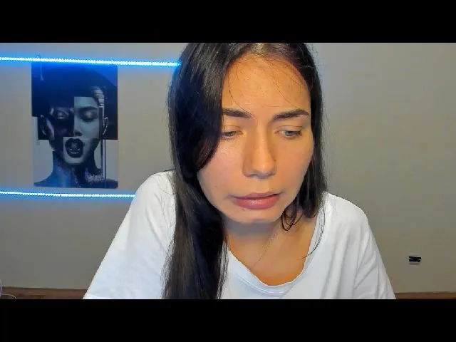 Live sex webcam photo for JasmineGreyz #261802323