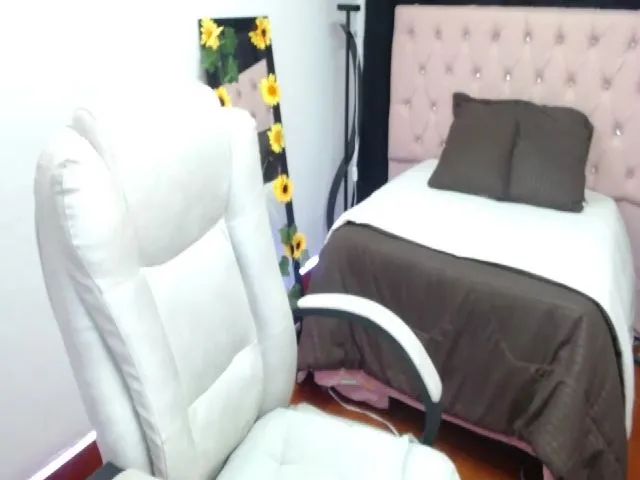 Live sex webcam photo for Scarletgrey #259858999