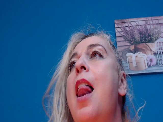 Live sex webcam photo for MilfySophiee #263306504