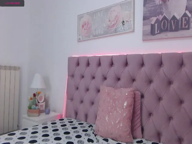 Live sex webcam photo for JessiBenz #263387299