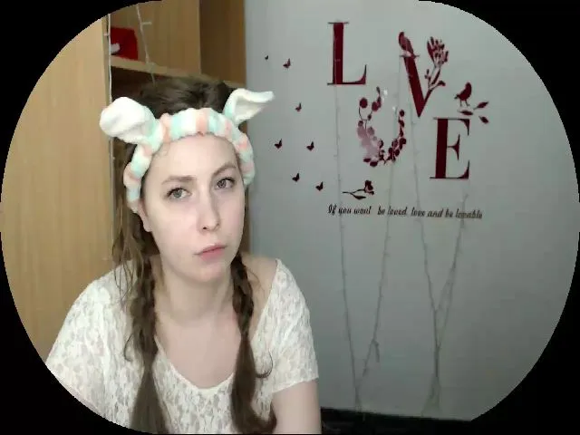 Live sex webcam photo for MollyMey #253571910