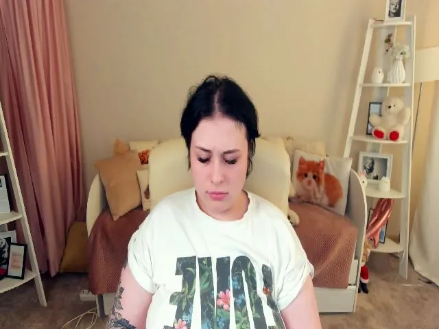 Live sex webcam photo for SerahMirabeli #259814276