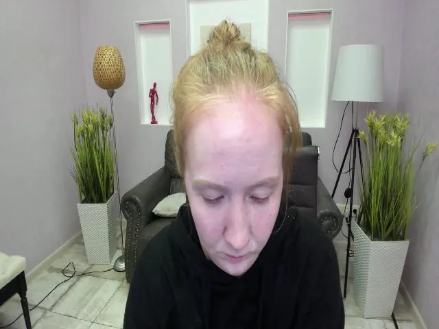 Live sex webcam photo for StunningKelly #253851157