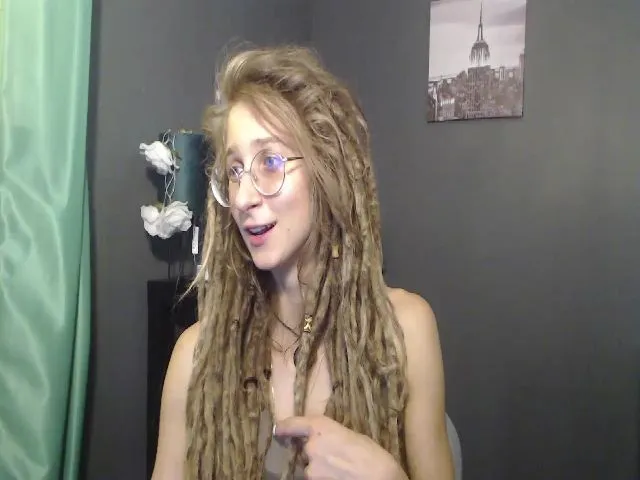 Live sex webcam photo for KINKYkeira #259944603