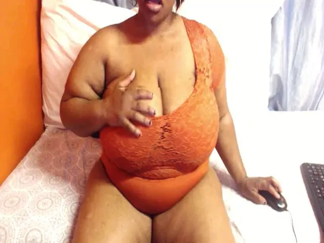 Live sex webcam photo for Sweetnozie #262189905