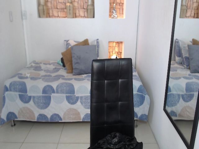 Live sex webcam photo for nicollewalton #262290866