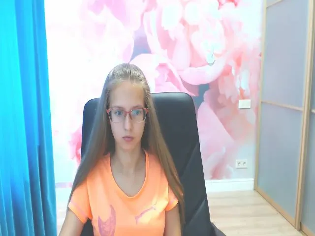 Live sex webcam photo for Alice_Adamsi #254072734