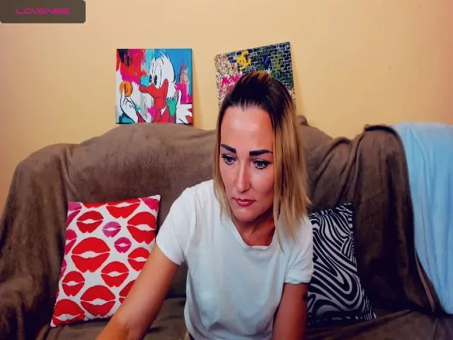 Live sex webcam photo for SecretDream #261235252