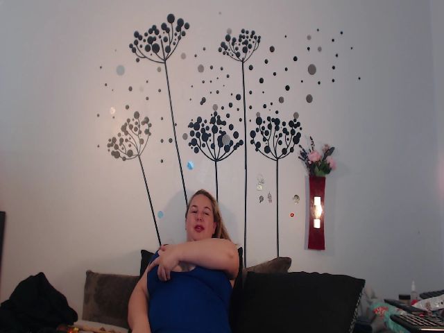 Live sex webcam photo for voluptuousDDD #260820790