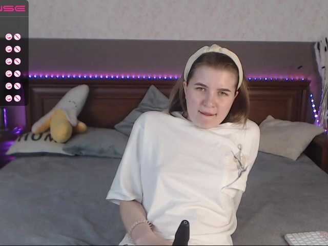 Live sex webcam photo for HollyMays #247701443