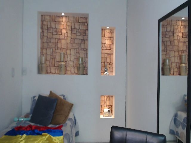 Live sex webcam photo for nicollewalton #257315373