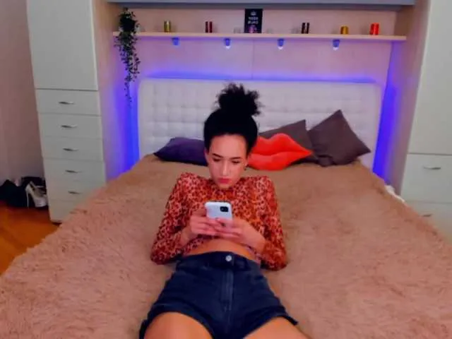 Live sex webcam photo for RaffaelaC #241061273