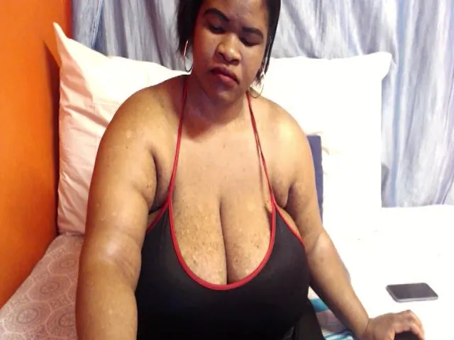 Live sex webcam photo for Sweetnozie #262434028