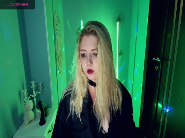 Live sex webcam photo for TinkerrBelll #262397549