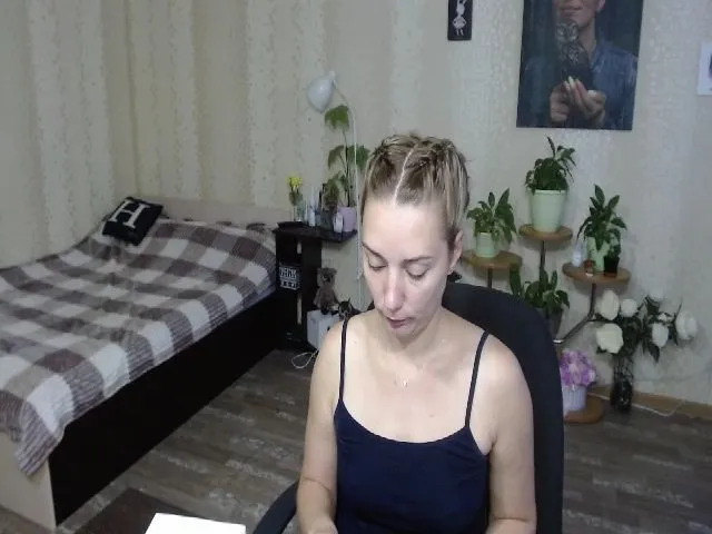 Live sex webcam photo for Emi_lywild #264099113
