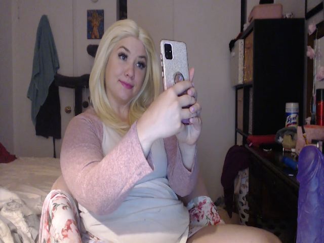 Live sex webcam photo for Krissybae #260414752