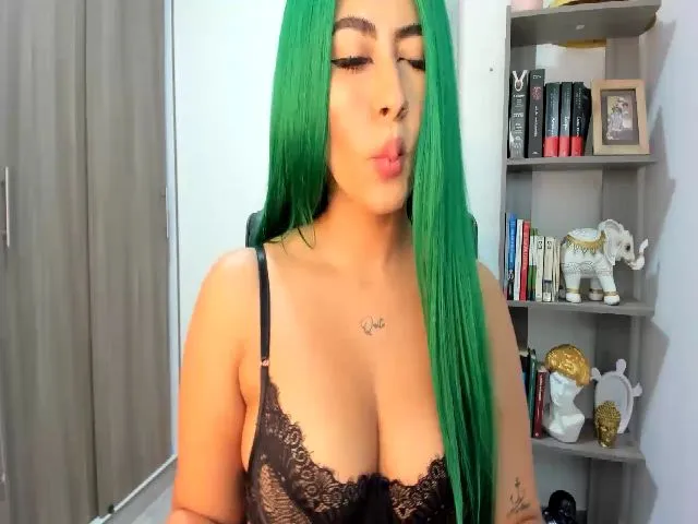 Live sex webcam photo for latina_violet #261103839