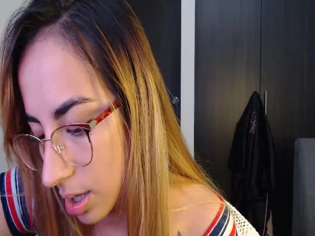 Live sex webcam photo for April_dew #253114545