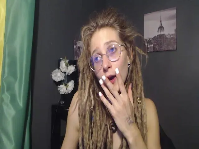 Live sex webcam photo for KINKYkeira #264134961