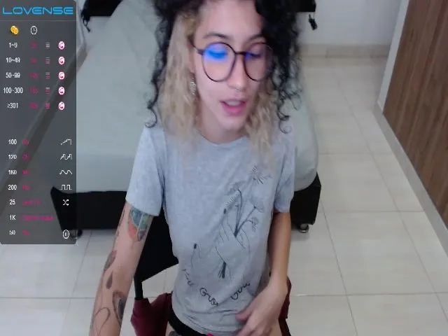 Live sex webcam photo for Myzore #265350484